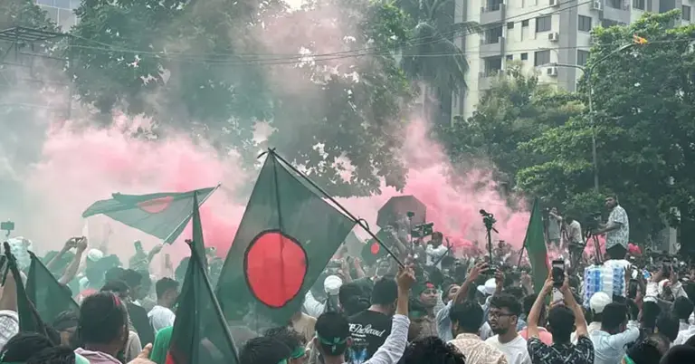 মানিক মিয়া এভিনিউতে সংস্কৃতি মন্ত্রণালয়ের অনুষ্ঠান চলছে